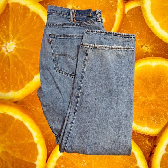 Levi's Men's Light Wash Mid Rise Regular Fit‎ Straight Leg Jeans Size 40x30 - Picture 2 of 10